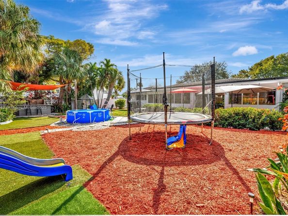 2261 NE 62nd St, Fort Lauderdale FL 33308