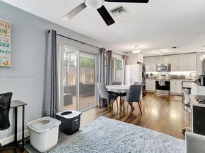 9900 NW 2nd Ct, Plantation FL 33324