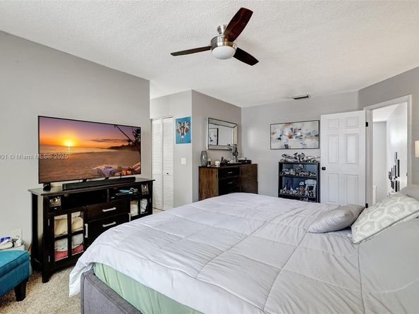 9900 NW 2nd Ct, Plantation FL 33324