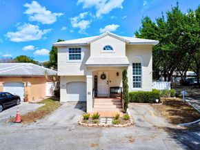 9900 NW 2nd Ct, Plantation FL 33324