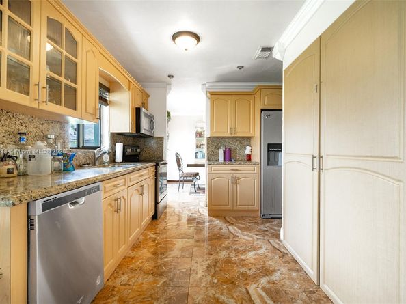 722 NW 170th St, Miami Gardens FL 33169