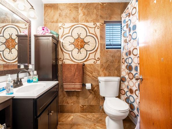 722 NW 170th St, Miami Gardens FL 33169