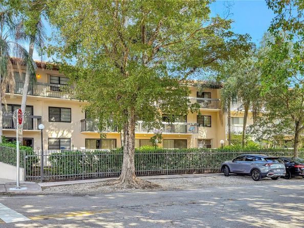 5201 Orduna Dr. 15, Coral Gables FL 33146