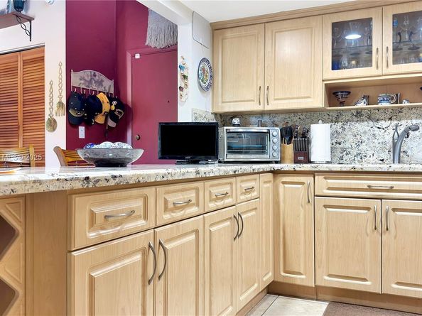 5201 Orduna Dr. 15, Coral Gables FL 33146