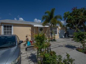 922 S Dixie Street, Lantana FL 33462