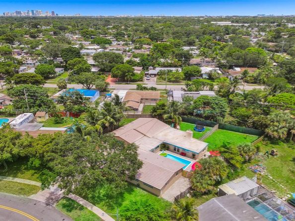 2320 SW 36th Ave, Fort Lauderdale FL 33312