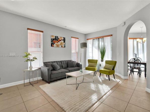1081 NE 40th Rd, Homestead FL 33033