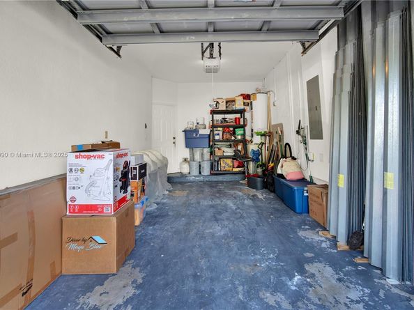 1081 NE 40th Rd, Homestead FL 33033
