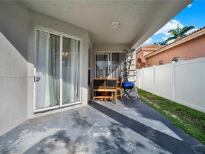1081 NE 40th Rd, Homestead FL 33033