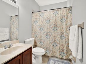 1081 NE 40th Rd, Homestead FL 33033