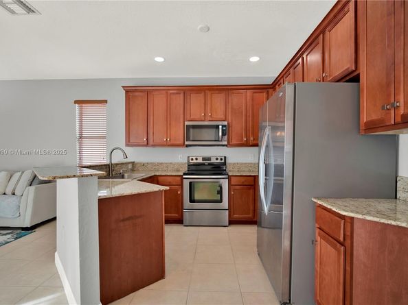 1081 NE 40th Rd, Homestead FL 33033