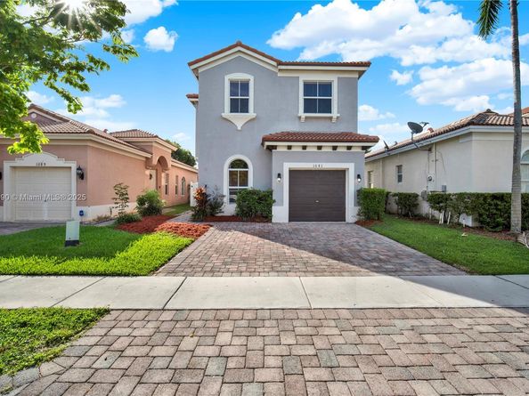 1081 NE 40th Rd, Homestead FL 33033