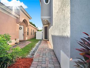 1081 NE 40th Rd, Homestead FL 33033