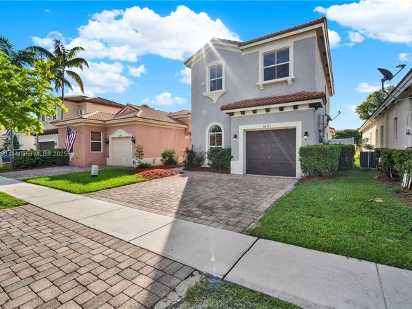1081 NE 40th Rd, Homestead FL 33033