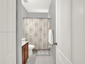 1081 NE 40th Rd, Homestead FL 33033