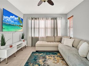 1081 NE 40th Rd, Homestead FL 33033