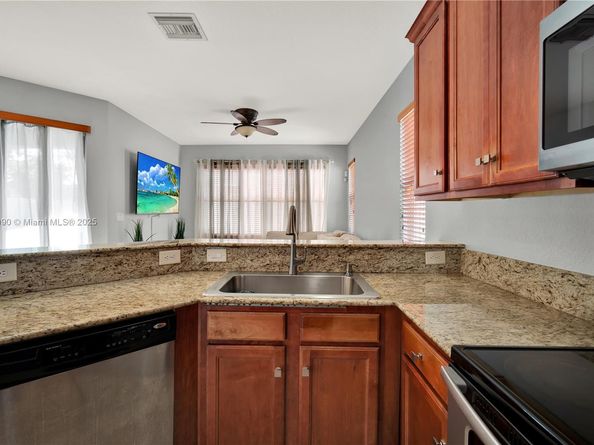 1081 NE 40th Rd, Homestead FL 33033