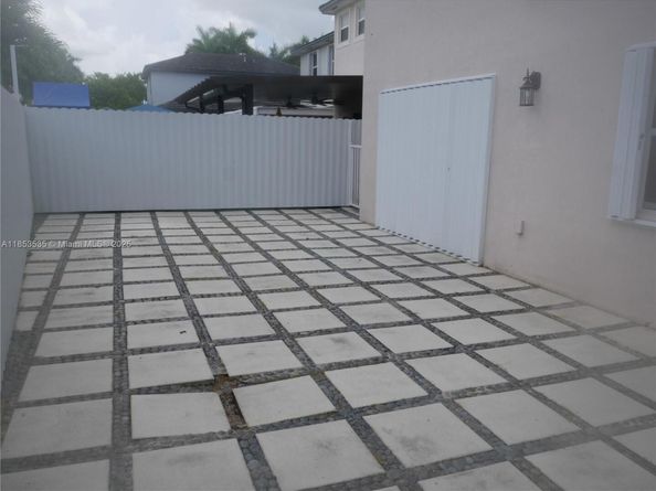 3136 SE 2nd Dr, Homestead FL 33033