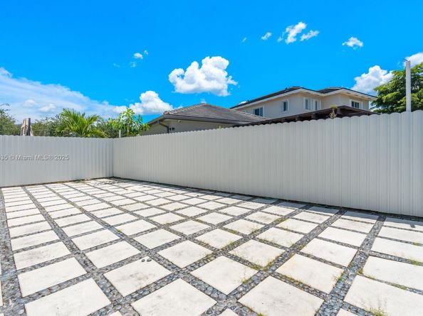 3136 SE 2nd Dr, Homestead FL 33033