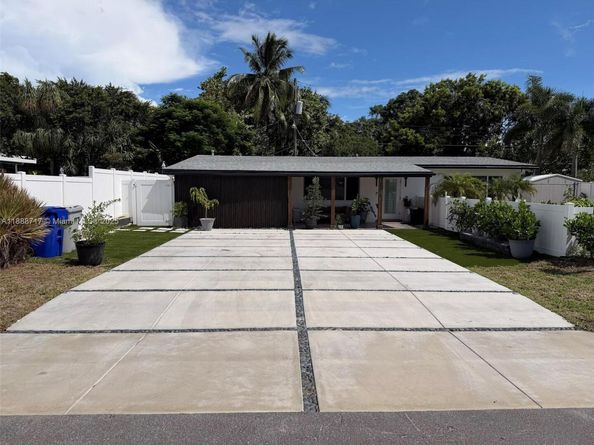 310 NE 12th Ave, Pompano Beach FL 33060