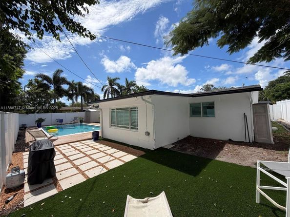 310 NE 12th Ave, Pompano Beach FL 33060