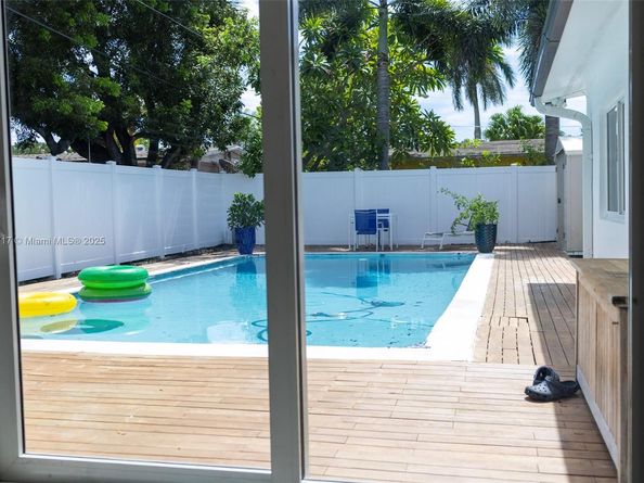 310 NE 12th Ave, Pompano Beach FL 33060