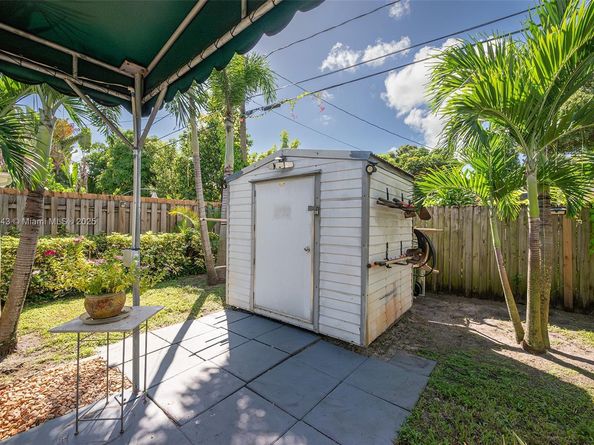 824 NE 17th Ct, Fort Lauderdale FL 33305