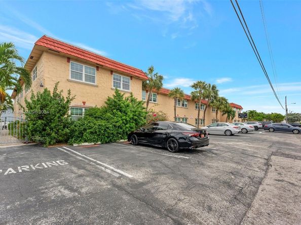 221 SE 9th Ave 102, Pompano Beach FL 33060