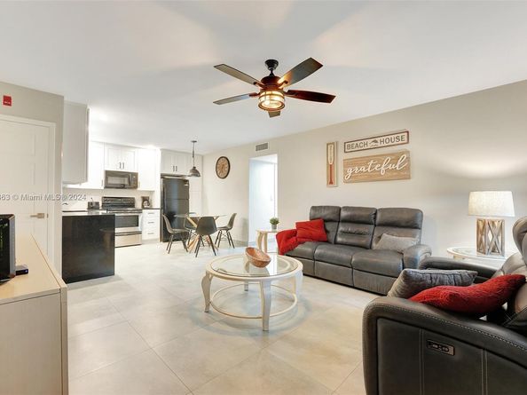 221 SE 9th Ave 102, Pompano Beach FL 33060
