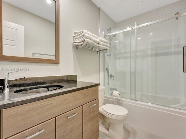 221 SE 9th Ave 102, Pompano Beach FL 33060