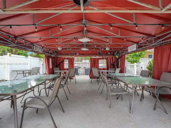 221 SE 9th Ave 102, Pompano Beach FL 33060