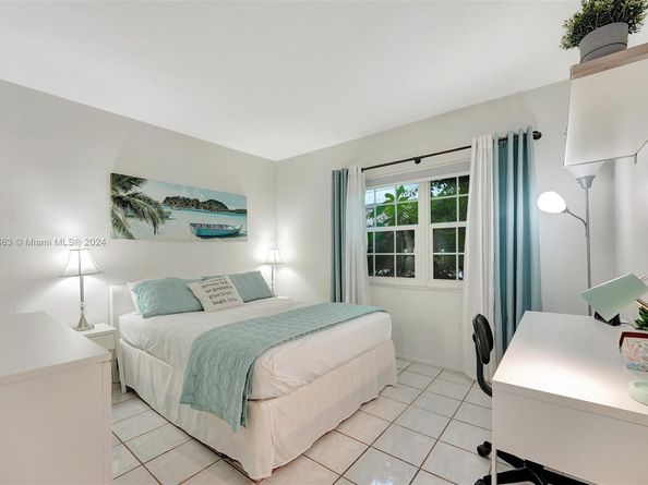 221 SE 9th Ave 102, Pompano Beach FL 33060