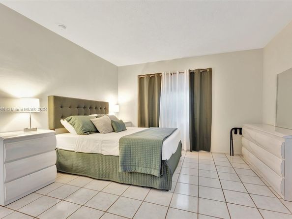 221 SE 9th Ave 102, Pompano Beach FL 33060