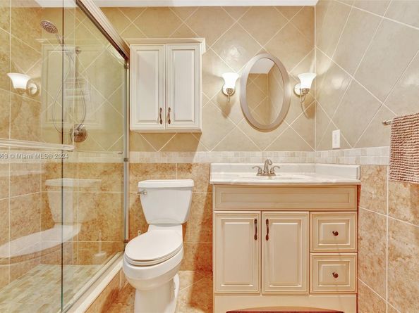 221 SE 9th Ave 102, Pompano Beach FL 33060