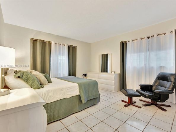 221 SE 9th Ave 102, Pompano Beach FL 33060