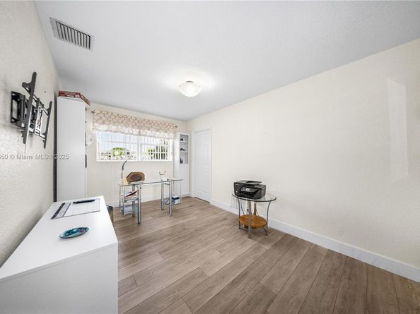 17931 NW 85th Ave, Hialeah FL 33015