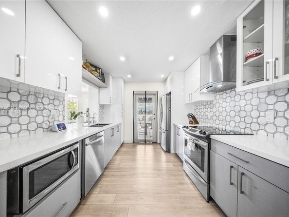 17931 NW 85th Ave, Hialeah FL 33015