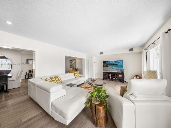 17931 NW 85th Ave, Hialeah FL 33015