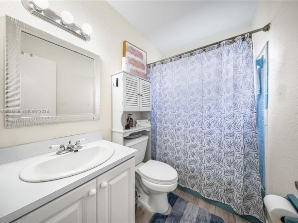 17931 NW 85th Ave, Hialeah FL 33015
