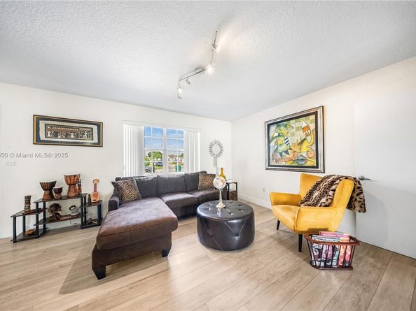17931 NW 85th Ave, Hialeah FL 33015
