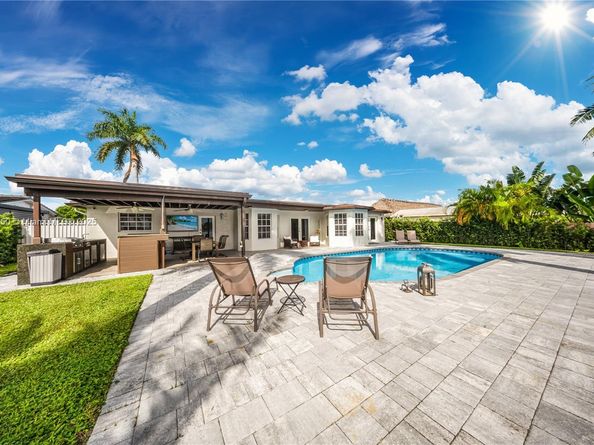 17931 NW 85th Ave, Hialeah FL 33015