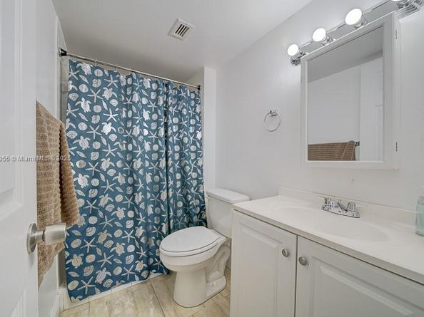 498 NW 165th St Rd D206, Miami FL 33169