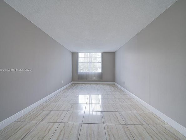 498 NW 165th St Rd D206, Miami FL 33169
