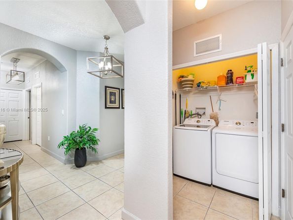 10012 NW 7th St 104, Miami FL 33172