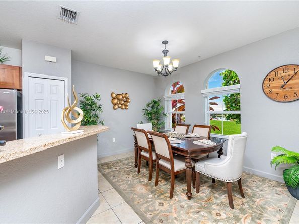10012 NW 7th St 104, Miami FL 33172