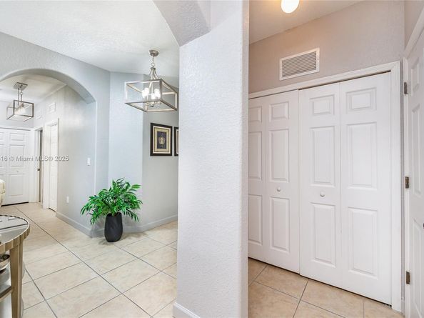 10012 NW 7th St 104, Miami FL 33172