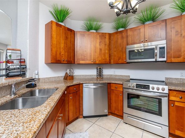 10012 NW 7th St 104, Miami FL 33172