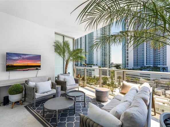 851 NE 1st Ave 1409, Miami FL 33132