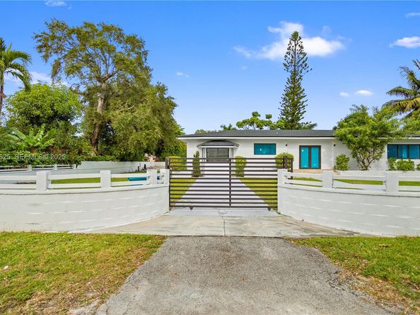 1445 NE 147th St, Miami FL 33161