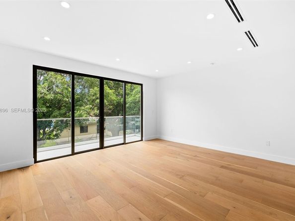 66 NW 50th St, Miami FL 33127